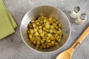 Салат с грибами и корнишонами Салат с грибами и корнишонами