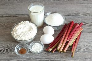 Шарлотка с ревенем