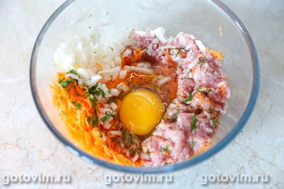 Запеканка из тертой картошки с мясными фрикадельками 