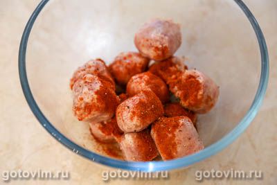 Колбаски на шпажках в слоеном тесте