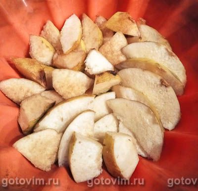 Шарлотка с айвой