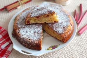 Шарлотка с ревенем