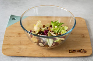 Салат с сельдереем и грушей Салат с сельдереем и грушей