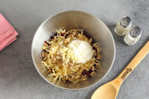 Свекла с сыром и орехами