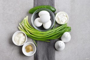 Салат из яиц и зеленого лука