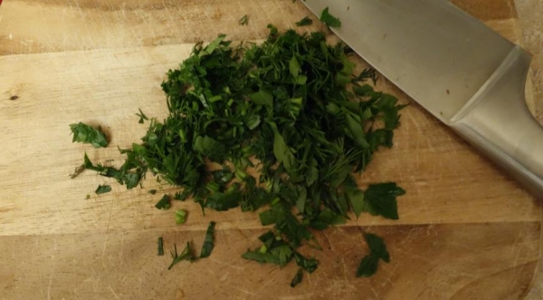 Салат из куриной печени и груши с маринованной вишней, пошаговый рецепт с фото