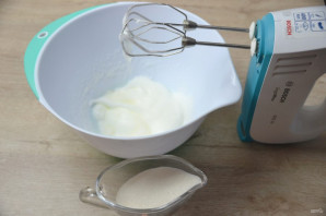 Бисквитный торт с вареной сгущенкой 