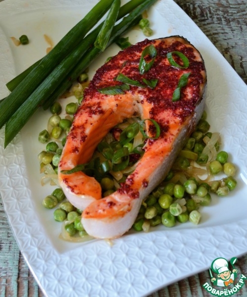 Лосось-гриль со сливочным зелёным горошком