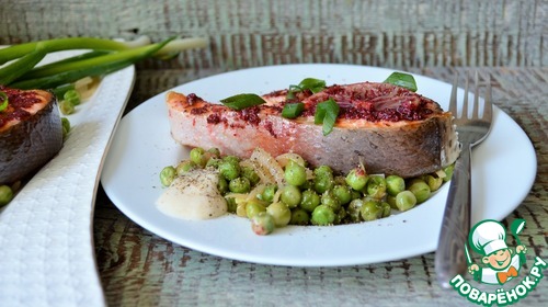 Лосось-гриль со сливочным зелёным горошком