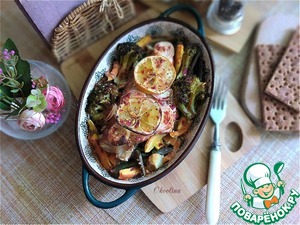 Морской окунь, запечённый с овощами