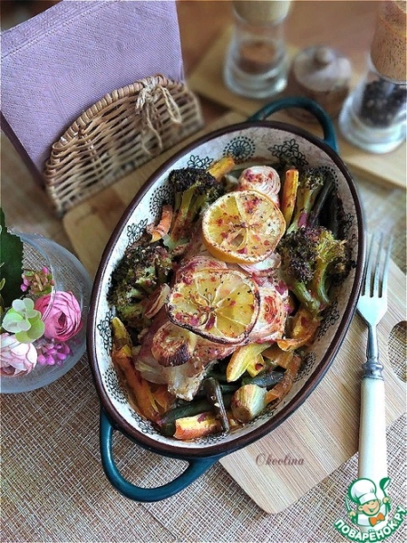 Морской окунь, запечённый с овощами