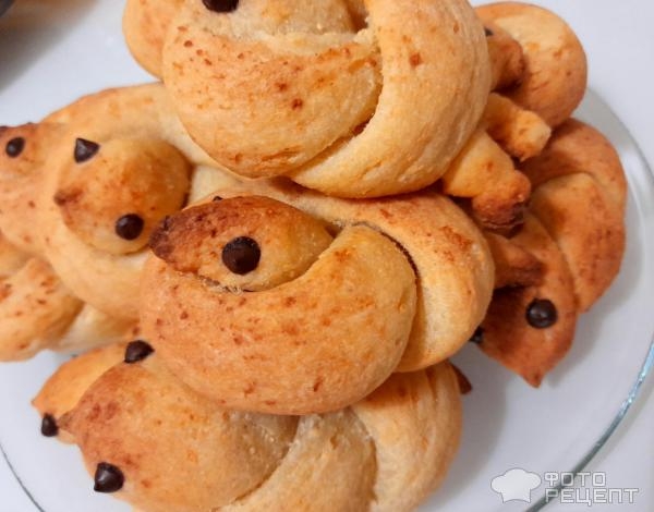 Рецепт: Булочки "Жаворонки" - Весенние булочки "жаворонки" к Пасхе из творожного теста.