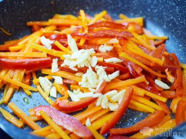 Рецепт: Лапша удон - С курицей, шампиньонами и овощами. Очень вкусное японское блюдо!