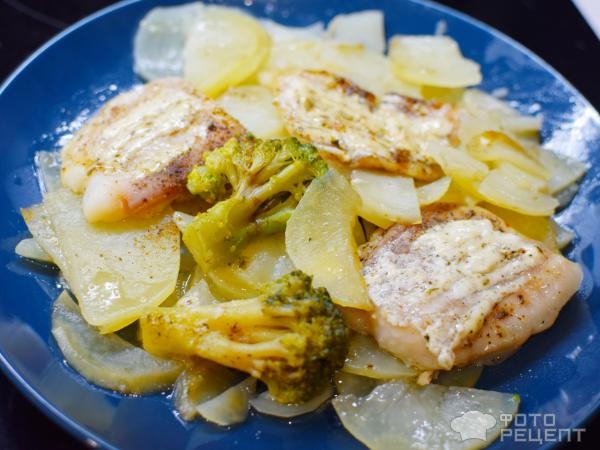 Рецепт: Пангасиус запеченый с картофелем - и брокколи. Вкусно и питательно!