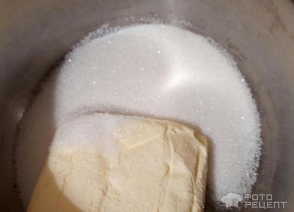 Рецепт: Пасха заварная - Пасха из двух видов творога, с шоколадными веточками вербы.