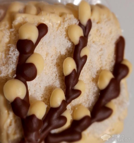 Рецепт: Пасха заварная - Пасха из двух видов творога, с шоколадными веточками вербы.