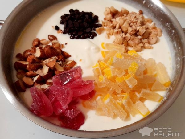 Рецепт: Пасха заварная - Пасха из двух видов творога, с шоколадными веточками вербы.