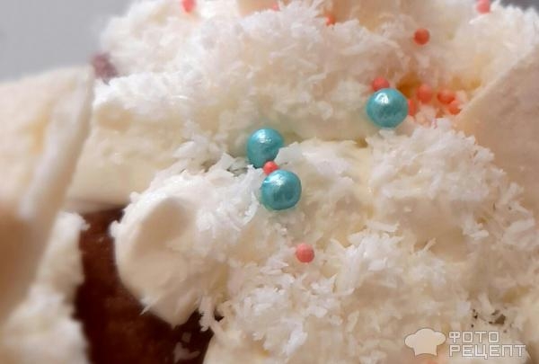 Рецепт: Пасхальные зайчики - Пасхальный декор за несколько минут. Кексы "Пасхальные зайчики" в микроволновке - быстро, просто и красиво.