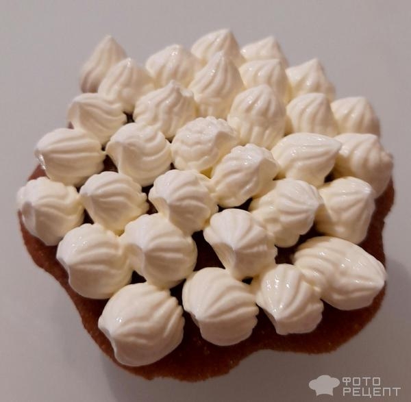 Рецепт: Пасхальные зайчики - Пасхальный декор за несколько минут. Кексы "Пасхальные зайчики" в микроволновке - быстро, просто и красиво.