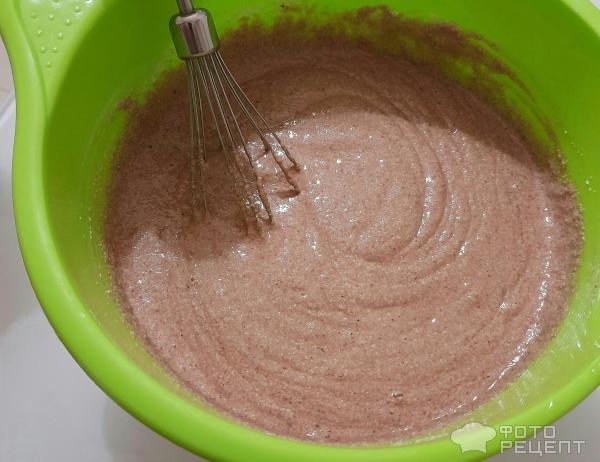 Рецепт: Пасхальные зайчики - Пасхальный декор за несколько минут. Кексы "Пасхальные зайчики" в микроволновке - быстро, просто и красиво.