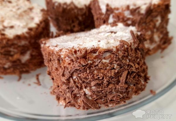 Рецепт: Пирожные пасхальные - Домашние пирожные к Пасхе, оформление пирожных масляным кремом, пасхальный декор своими руками.