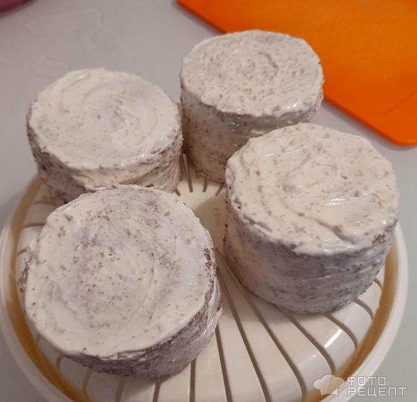 Рецепт: Пирожные пасхальные - Домашние пирожные к Пасхе, оформление пирожных масляным кремом, пасхальный декор своими руками.