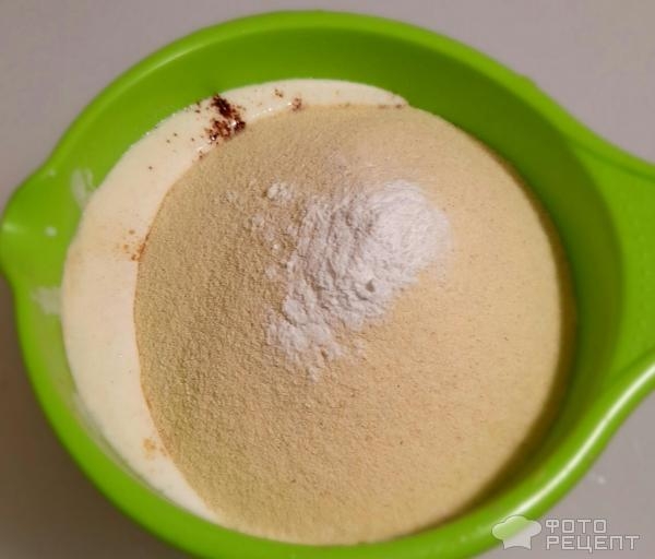 Рецепт: Пирожные пасхальные - Домашние пирожные к Пасхе, оформление пирожных масляным кремом, пасхальный декор своими руками.