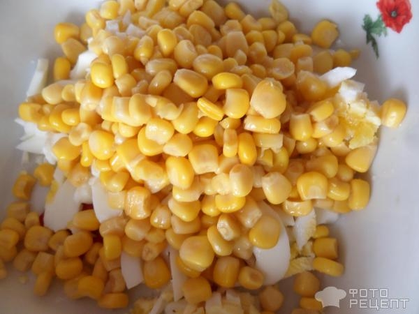 Рецепт: Салат из огурца с яйцом и кукурузой - заправленный майонезом