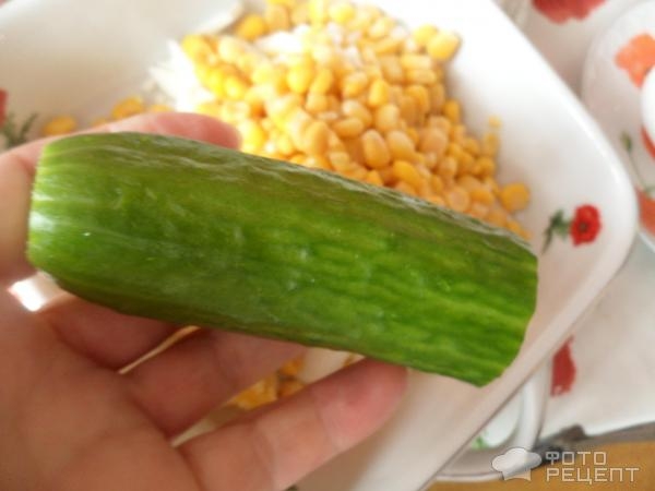 Рецепт: Салат из огурца с яйцом и кукурузой - заправленный майонезом