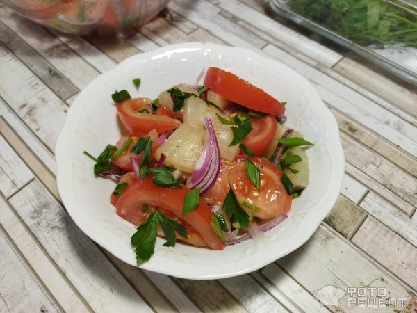 Рецепт: Салат с ананасами - помидорами и зеленью Рецепт: Салат с ананасами - помидорами и зеленью