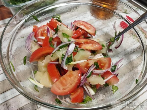 Рецепт: Салат с ананасами - помидорами и зеленью Рецепт: Салат с ананасами - помидорами и зеленью