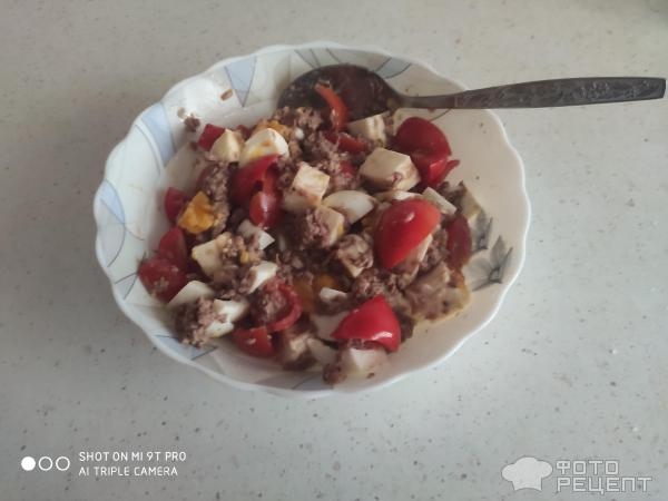 Рецепт: Салат с тунцом и помидорами - в моем исполнении.