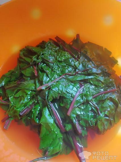 Рецепт: Вареные листья свеклы - с лимоном и оливковым маслом Рецепт: Вареные листья свеклы - с лимоном и оливковым маслом