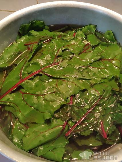 Рецепт: Вареные листья свеклы - с лимоном и оливковым маслом Рецепт: Вареные листья свеклы - с лимоном и оливковым маслом