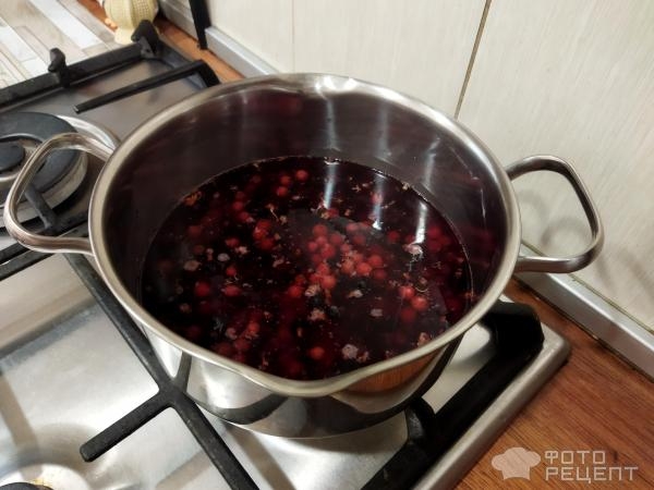 Рецепт: Витаминный морс - смородиновое ассорти из красной и чёрной смородины