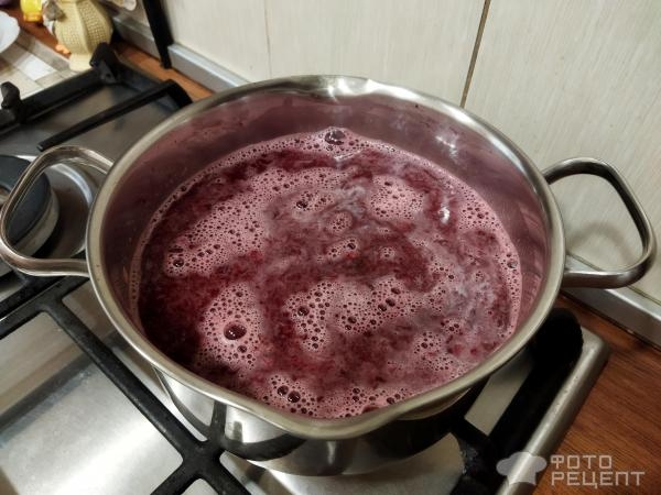 Рецепт: Витаминный морс - смородиновое ассорти из красной и чёрной смородины