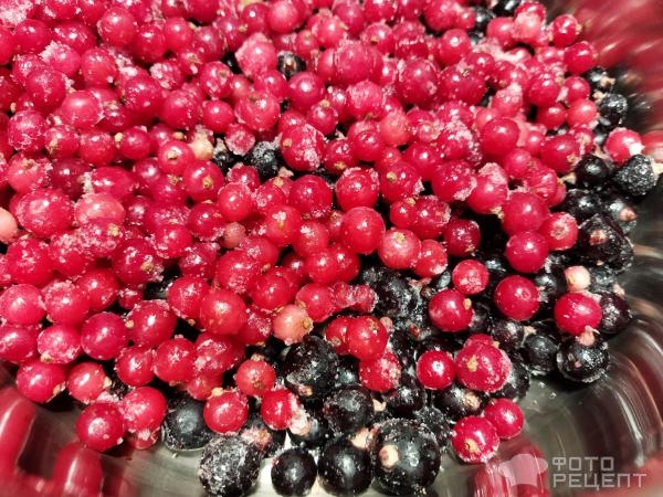 Рецепт: Витаминный морс - смородиновое ассорти из красной и чёрной смородины