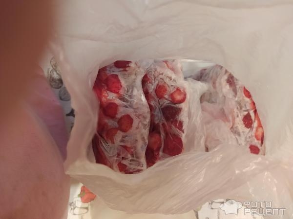 Рецепт: Заготовка клубники на зиму - рационально "тратим" место в морозильнике.