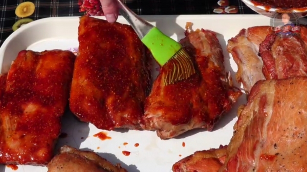 Свиные рёбрышки в карамельной глазури с дымком Свиные рёбрышки в карамельной глазури с дымком