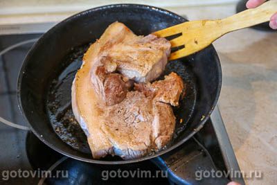 Свинина с овощами и слоеным тестом в тажине Свинина с овощами и слоеным тестом в тажине