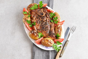 Запеченная свиная лопатка Запеченная свиная лопатка