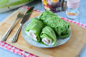 Рулетики из пекинской капусты с ветчиной