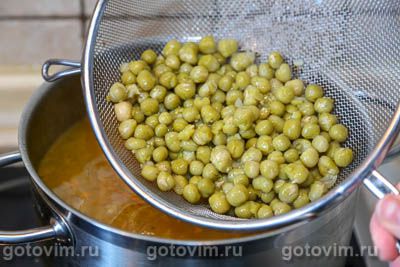 Суп с фрикадельками и зеленым горошком