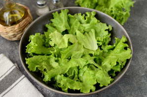 Салат с копченой салакой