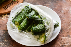 Быстрые огурчики в пакете