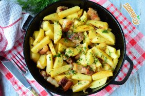 Жареная картошка с грудинкой Жареная картошка с грудинкой