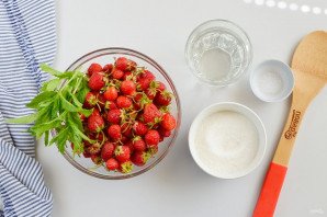 Клубничный компот на зиму