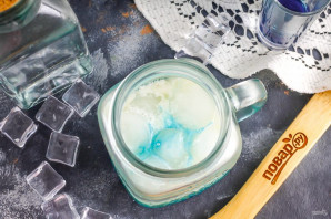 Коктейль "Голубые гавайи"