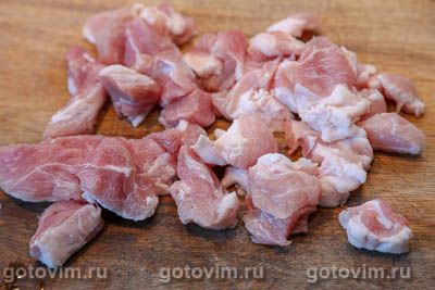 Капуста с мясом, тушенная со сметаной