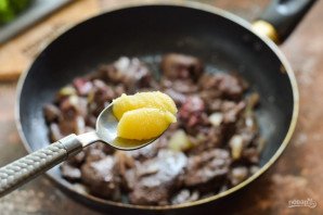 Куриная печень с медом и луком